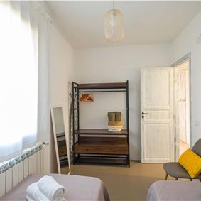 4 bedroom villa with infinity pool, Alcamo, sleeps 6-8